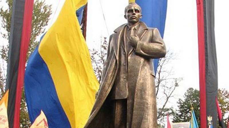 У Львові шахед впав на дитячий майданчик біля памʼятника Бандері