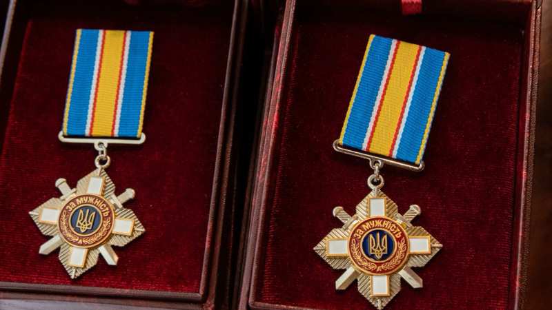 Володимир Зеленський відзначив державними нагородами 310 захисників України, 155 із них – посмертно