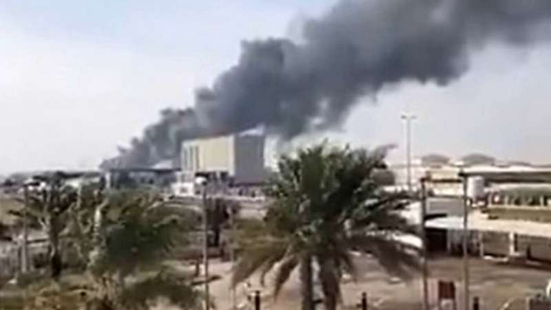 ОАЕ атакують іранські ракети і дрони. У Дубаї не працюють аеропорти, загинула людина (+відео)