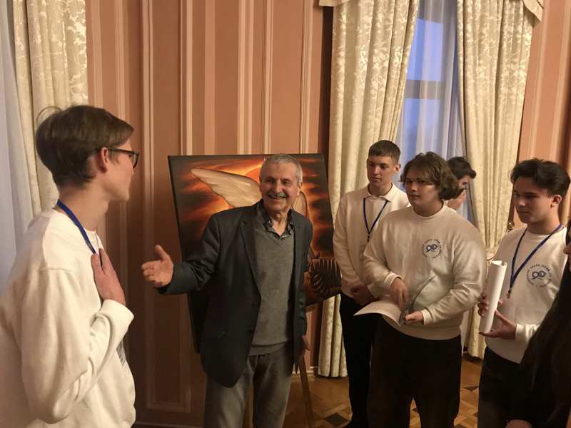 В Дипломатичній академії України – розкішна миротворча виставка художника Олександра Мельника (+фото)