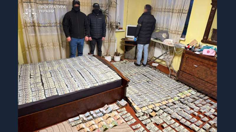 Мережу шокували кадри обшуку вінницьких лікарів-корупціонерів