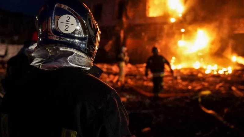 Окупанти вдарили просто по житлових будинках Полтави. Є загиблі, багато поранених