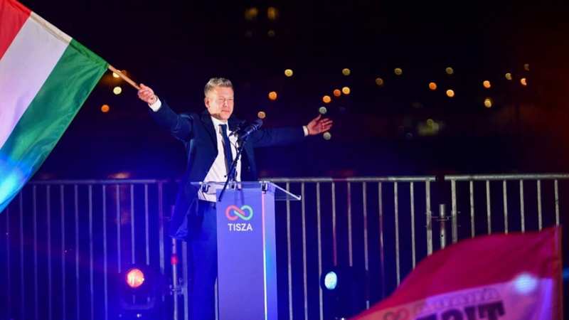 Мадяр: Угорщина не блокуватиме кредит ЄС для України на 90 мільярдів євро, але не братиме у ньому участі