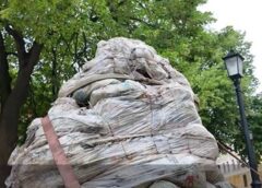 На Андріївському узвозі демонтували пам’ятник Михайлу Булгакову